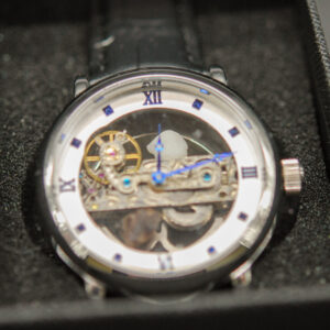Skelettarmbanduhr mit Karl-Marx-Kopf (mechanisch und Quarzwerk)